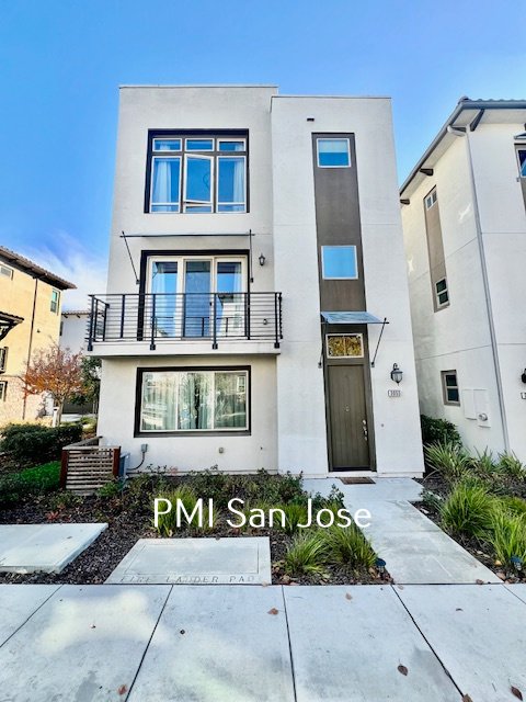 4 Bed 3.5 Bath home available in Communication Hill property image