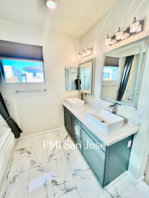 4 Bed 3.5 Bath home available in Communication Hill property image