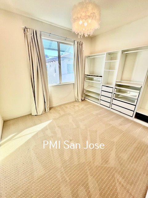 4 Bed 3.5 Bath home available in Communication Hill property image